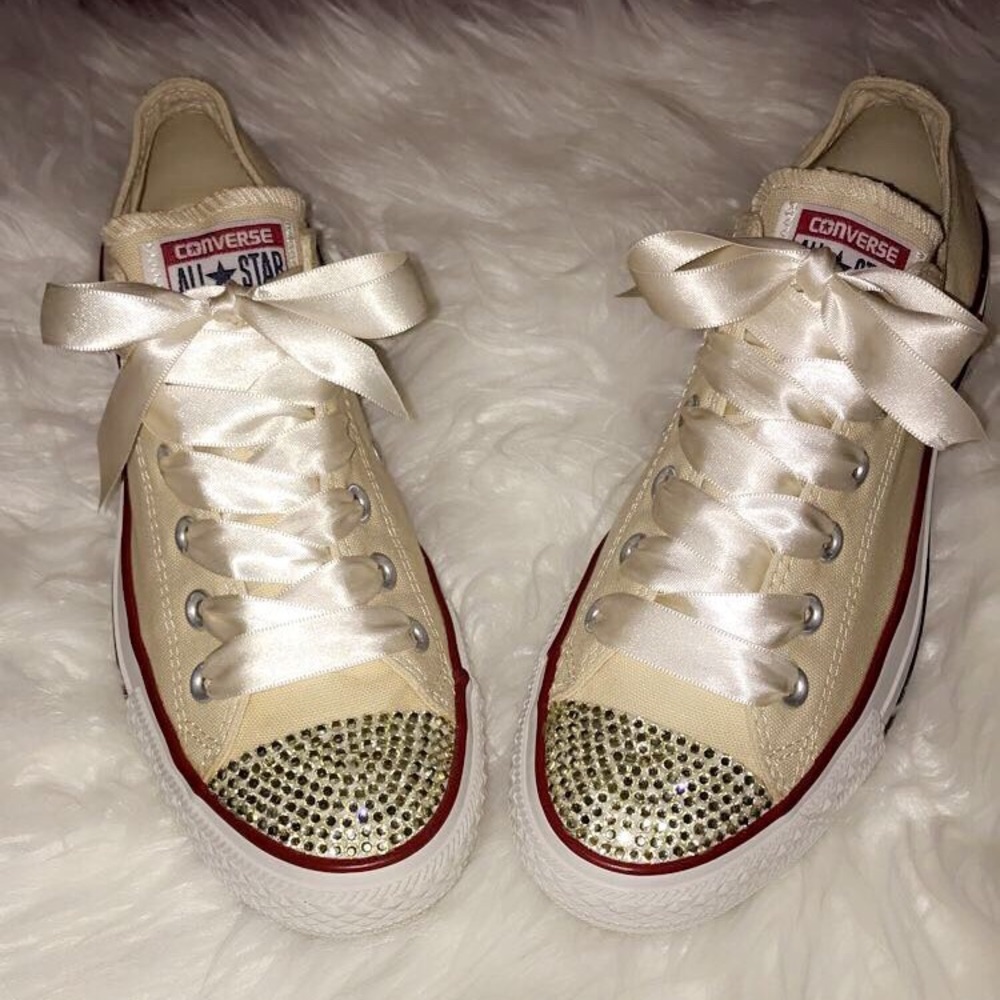 Converse low top ivory with rhinestones 💎